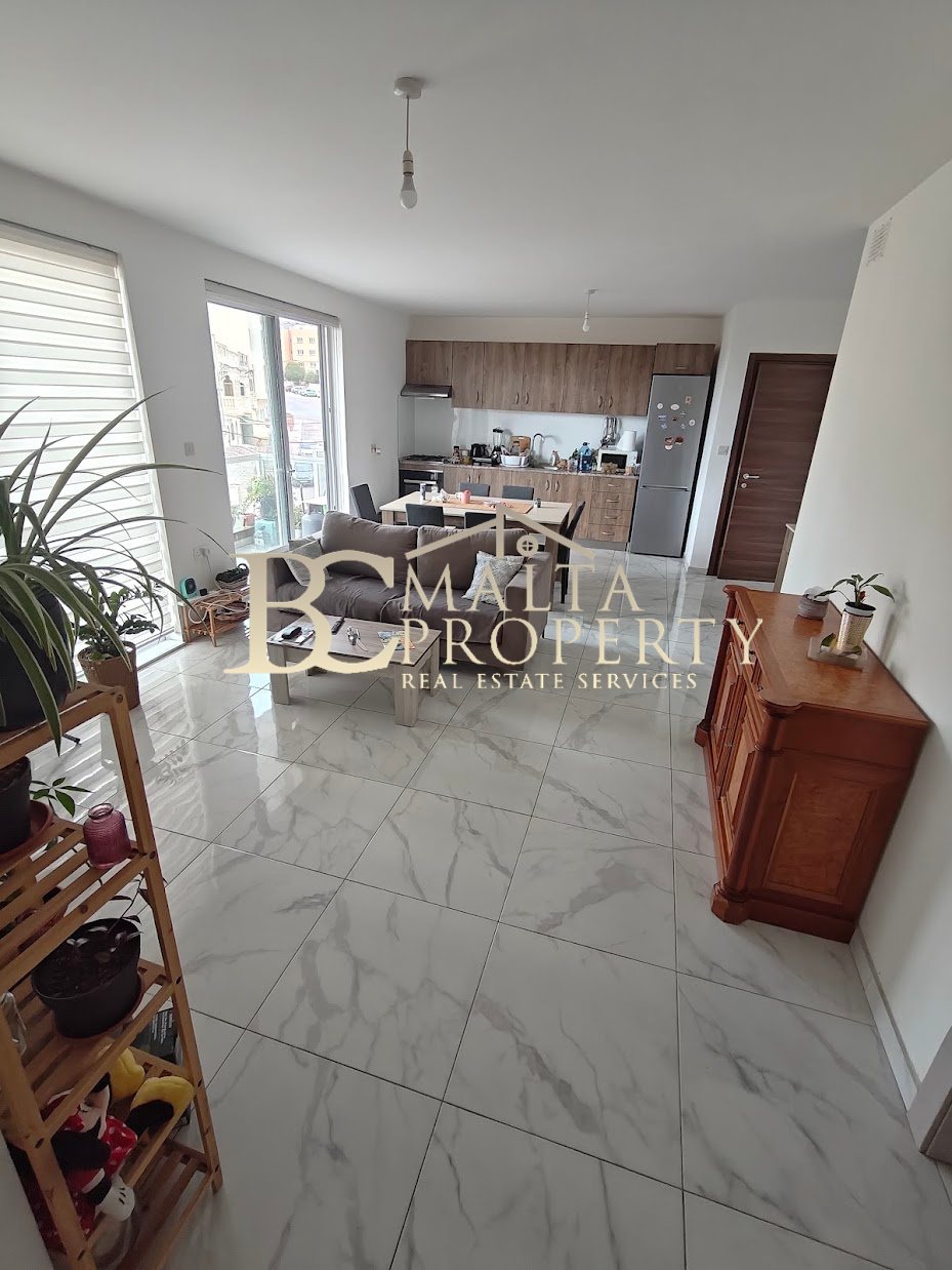 Qormi 3 bedroom bedroom / 2 Bathroom Apartment with an extra study room