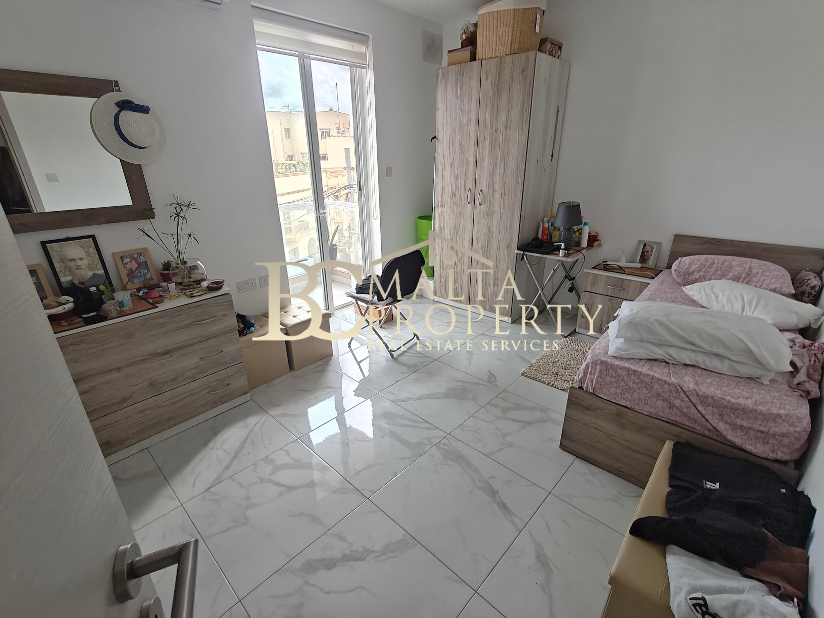 Qormi 3 bedroom bedroom / 2 Bathroom Apartment with an extra study room
