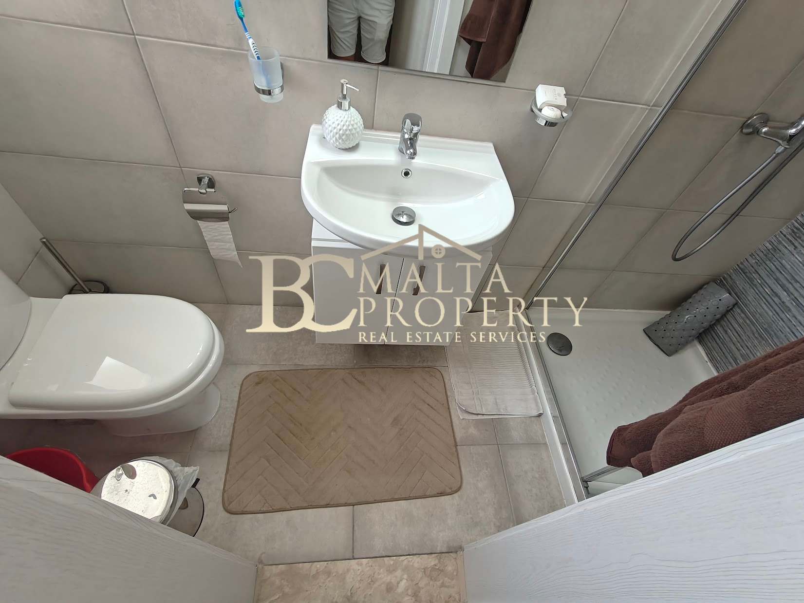 Qormi very nice area first time on the market 3 bedroom / 2bathroom Apartment