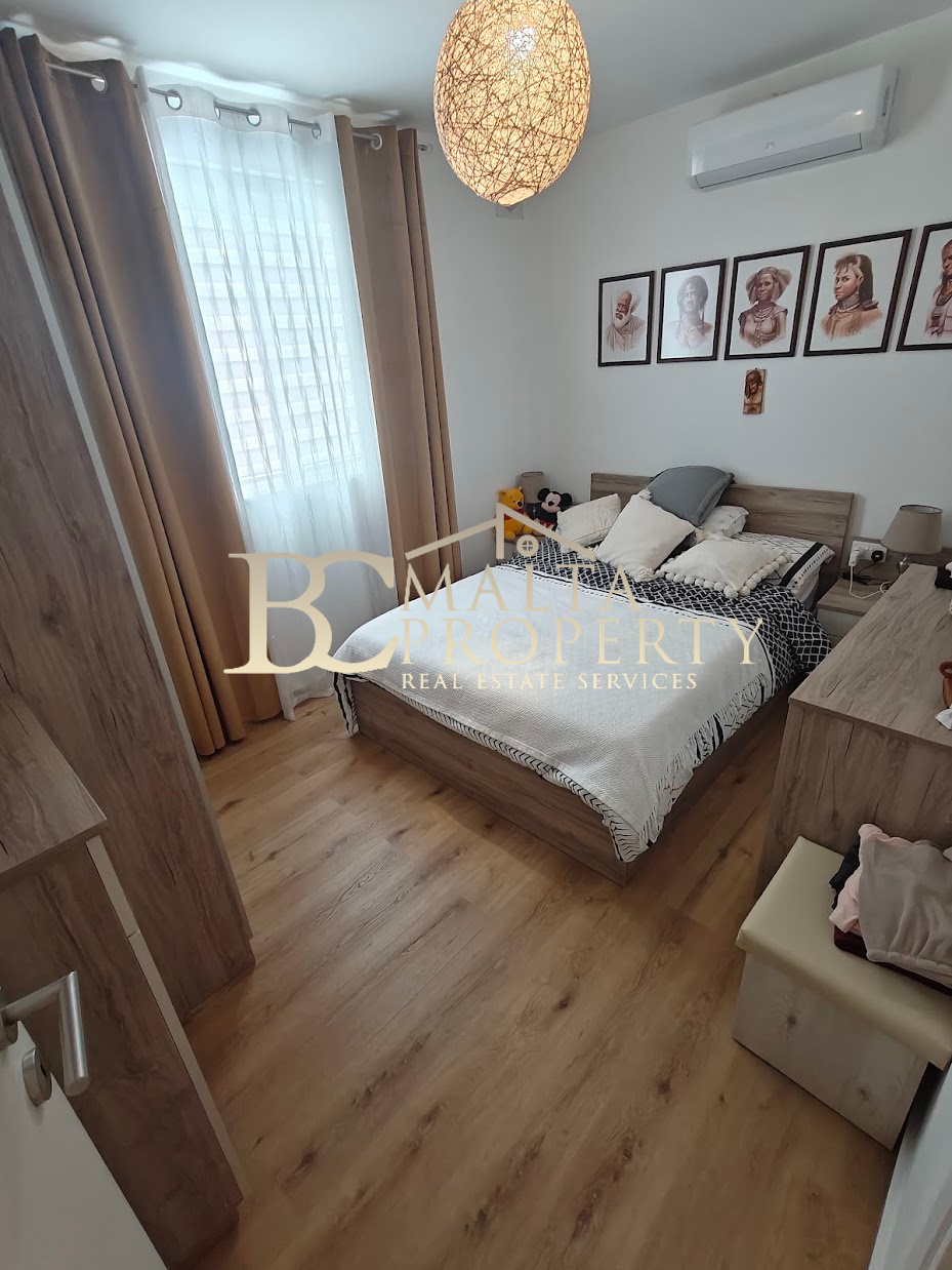 Qormi very nice area first time on the market 3 bedroom / 2bathroom Apartment