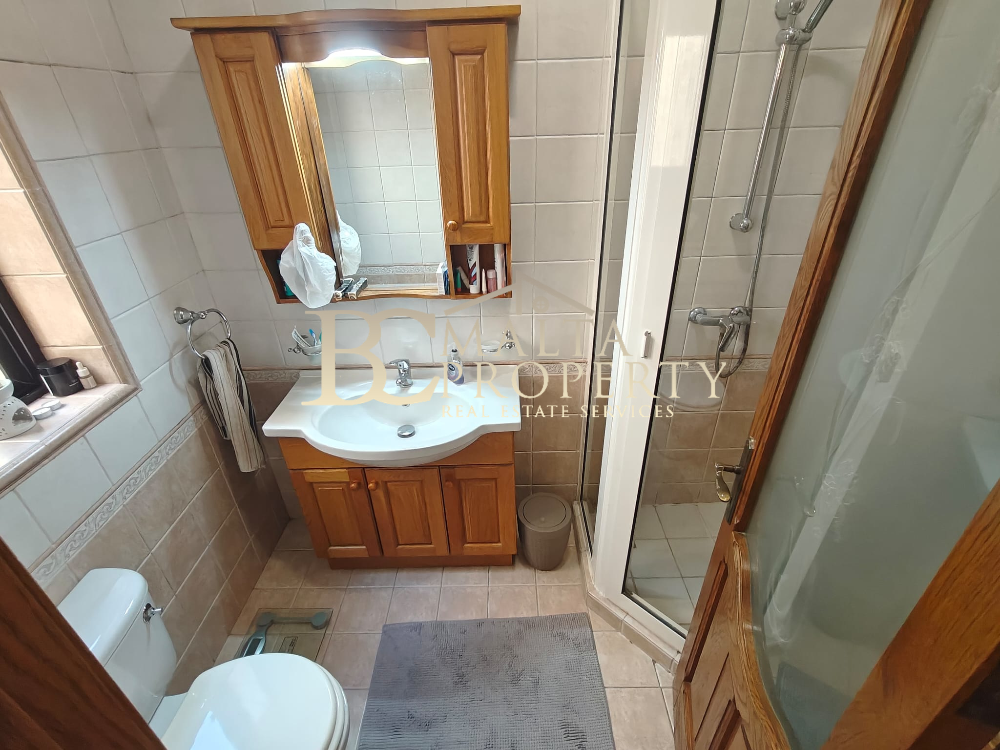Rabat Very Spacious 3 Bedroom, 3 Bathroom+  Office room: 1st floor Maisonette with Large Roof Terrace and Optional Garage