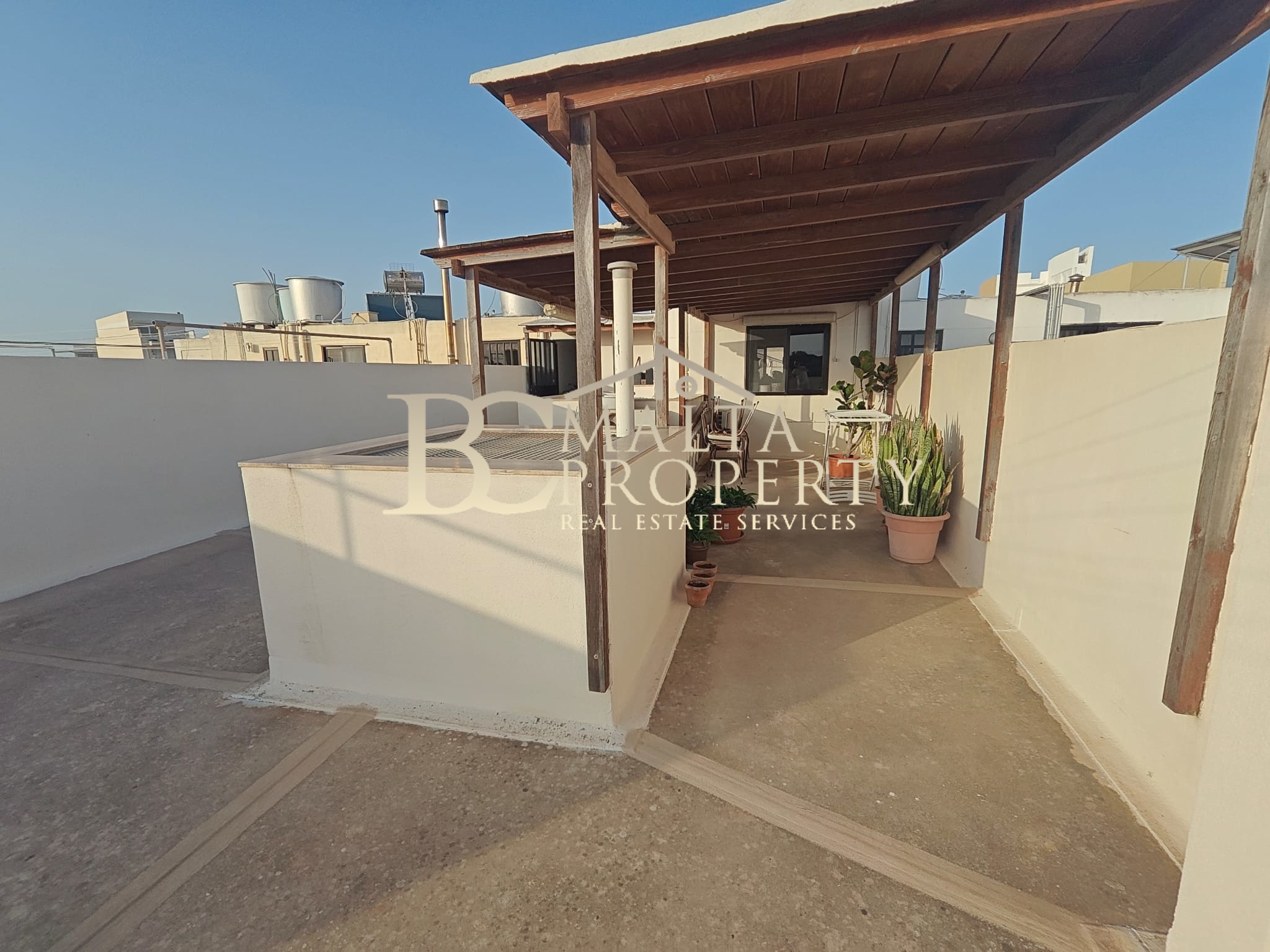 Rabat Very Spacious 3 Bedroom, 3 Bathroom+  Office room: 1st floor Maisonette with Large Roof Terrace and Optional Garage